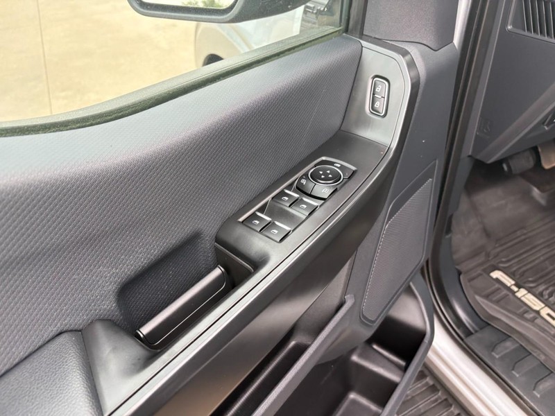 Ford F-150 Vehicle Full-screen Gallery Image 14