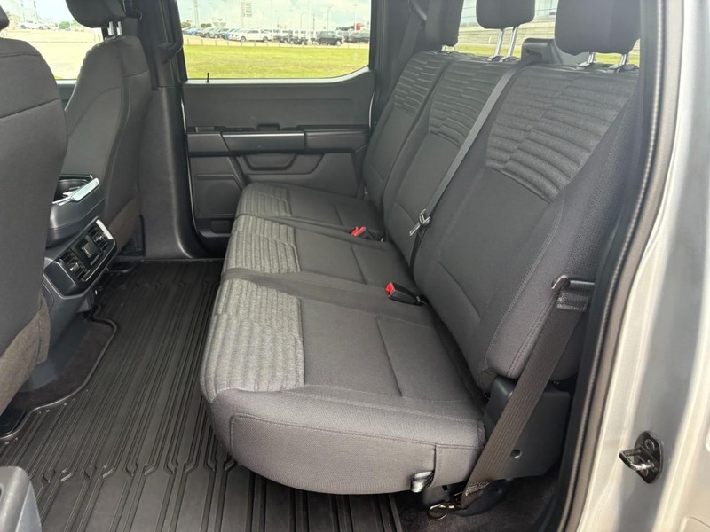 Ford F-150 Vehicle Full-screen Gallery Image 15