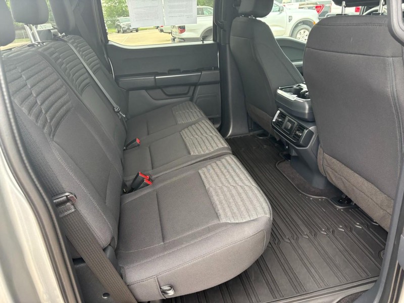 Ford F-150 Vehicle Full-screen Gallery Image 19