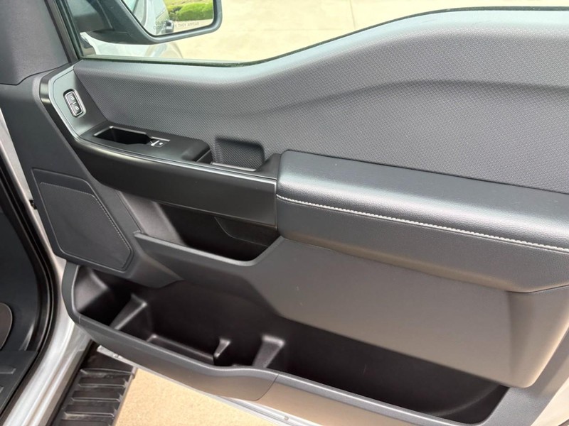 Ford F-150 Vehicle Full-screen Gallery Image 20