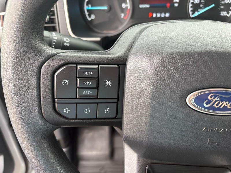 Ford F-150 Vehicle Full-screen Gallery Image 23