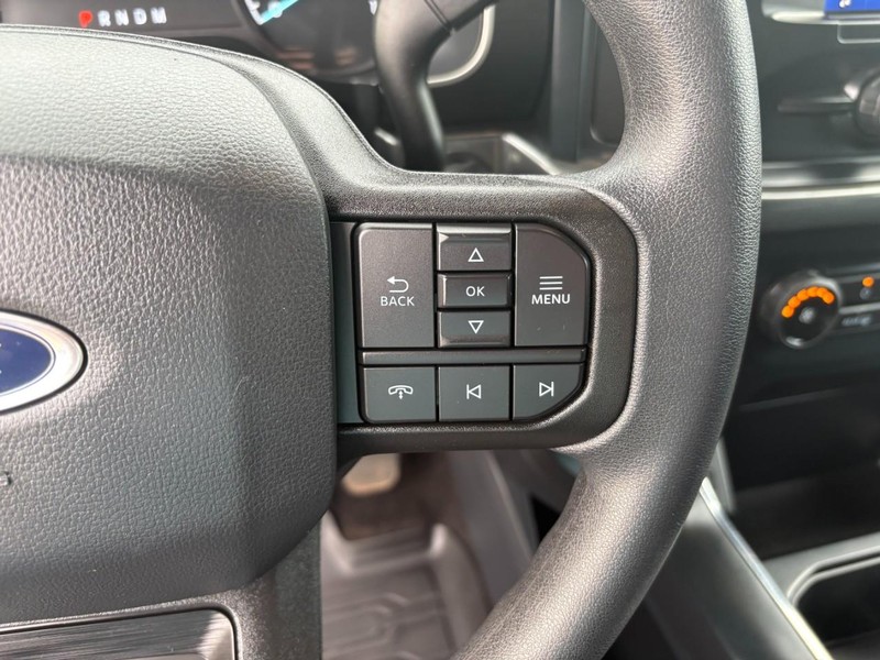 Ford F-150 Vehicle Full-screen Gallery Image 24