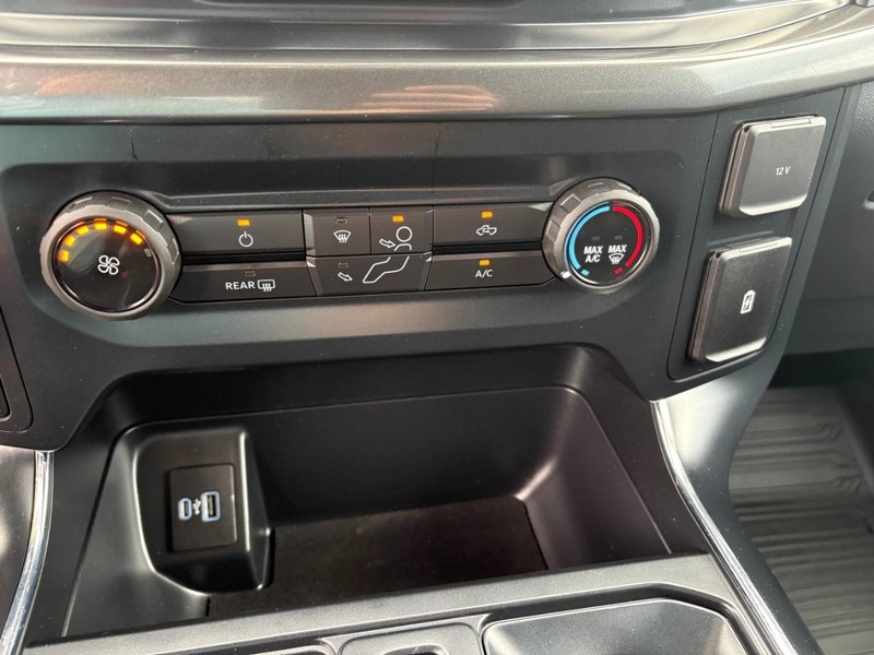 Ford F-150 Vehicle Full-screen Gallery Image 25