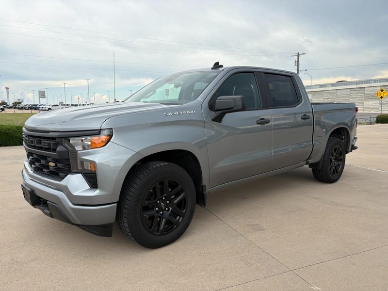 Chevrolet Silverado 1500 Vehicle Full-screen Gallery Image 2
