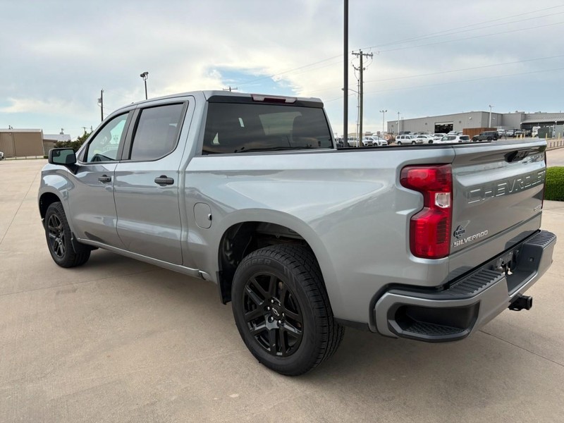 Chevrolet Silverado 1500 Vehicle Full-screen Gallery Image 4