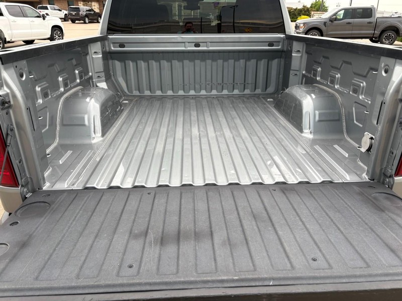 Chevrolet Silverado 1500 Vehicle Full-screen Gallery Image 12