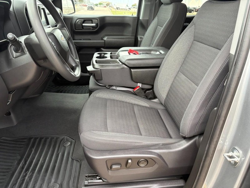 Chevrolet Silverado 1500 Vehicle Full-screen Gallery Image 13