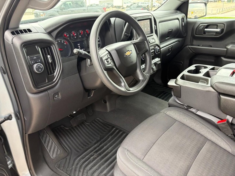 Chevrolet Silverado 1500 Vehicle Full-screen Gallery Image 14