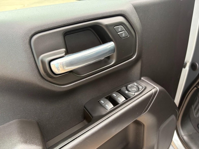 Chevrolet Silverado 1500 Vehicle Full-screen Gallery Image 15