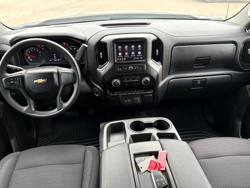 Chevrolet Silverado 1500 Vehicle Full-screen Gallery Image 17