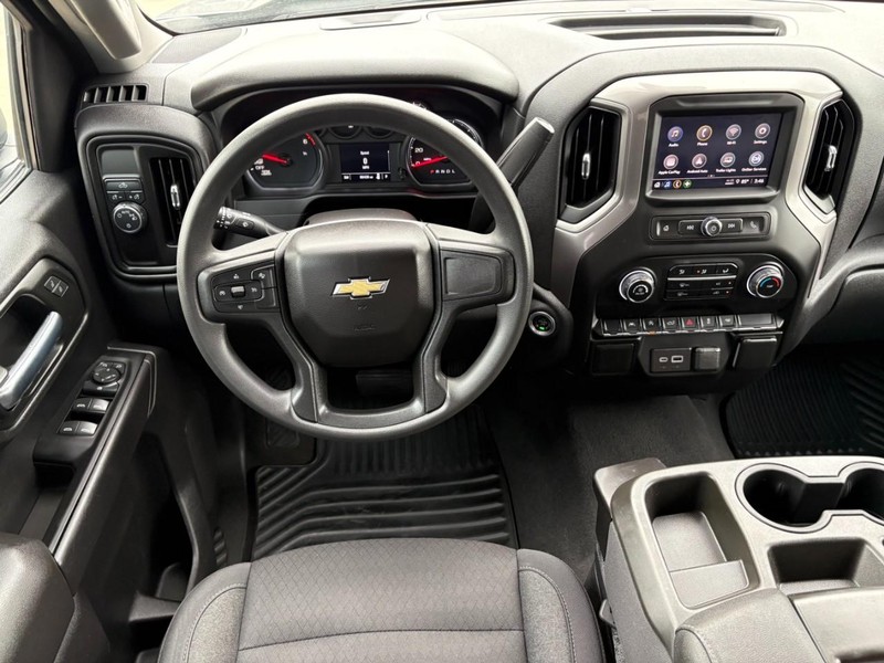 Chevrolet Silverado 1500 Vehicle Full-screen Gallery Image 18