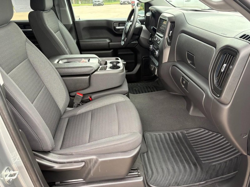 Chevrolet Silverado 1500 Vehicle Full-screen Gallery Image 21