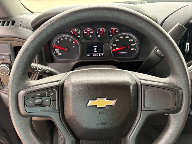 Chevrolet Silverado 1500 Vehicle Full-screen Gallery Image 22