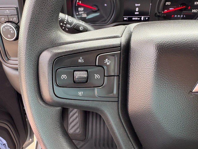 Chevrolet Silverado 1500 Vehicle Full-screen Gallery Image 23