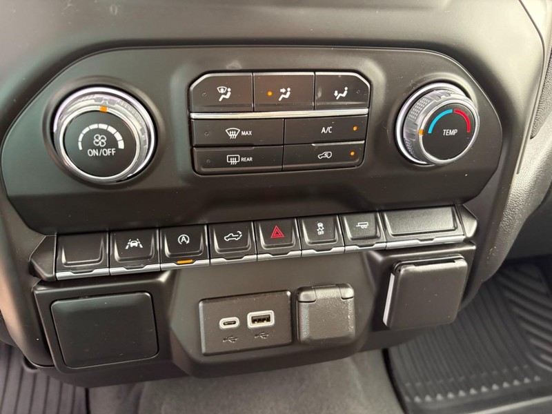 Chevrolet Silverado 1500 Vehicle Full-screen Gallery Image 24