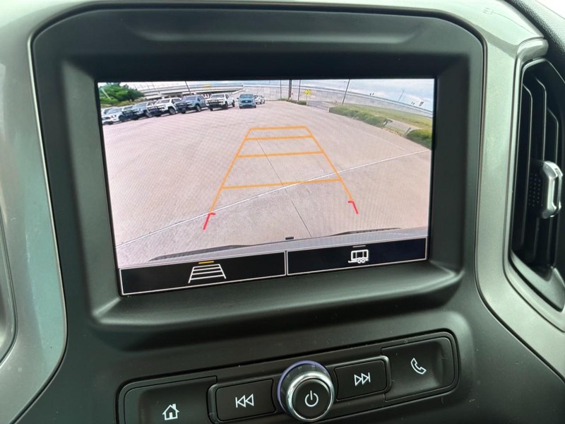 Chevrolet Silverado 1500 Vehicle Full-screen Gallery Image 27
