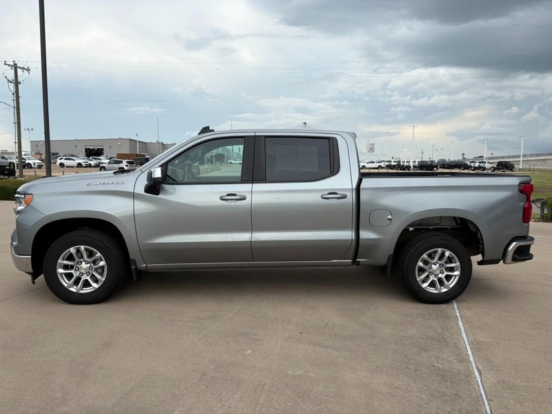 Chevrolet Silverado 1500 Vehicle Full-screen Gallery Image 3