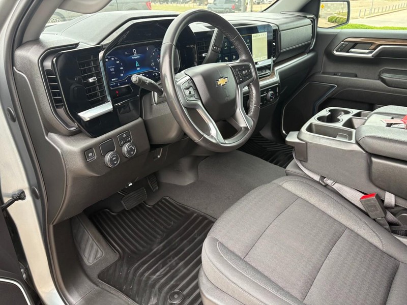 Chevrolet Silverado 1500 Vehicle Full-screen Gallery Image 13