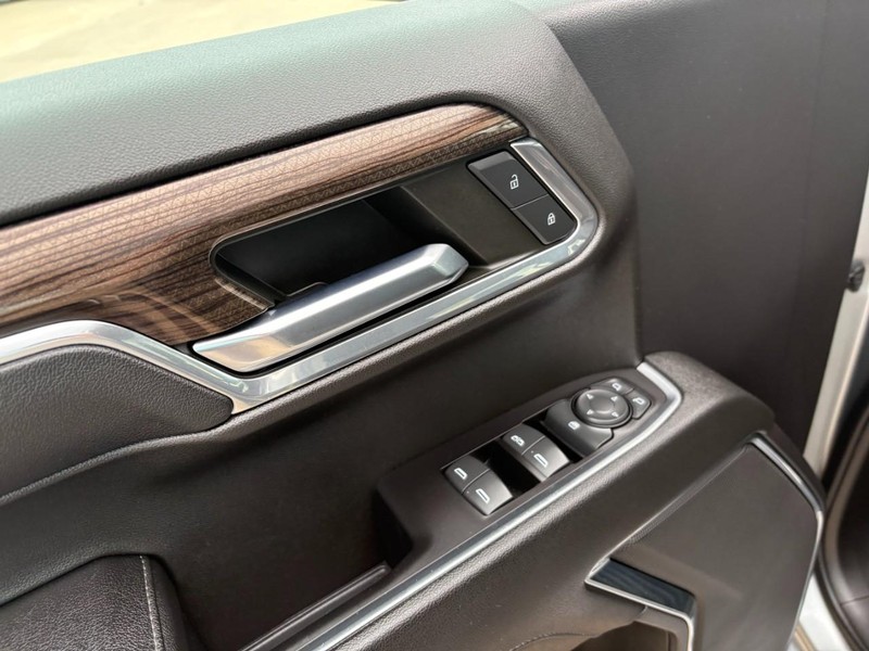 Chevrolet Silverado 1500 Vehicle Full-screen Gallery Image 14