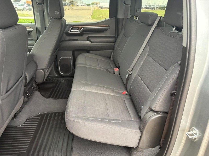 Chevrolet Silverado 1500 Vehicle Full-screen Gallery Image 15