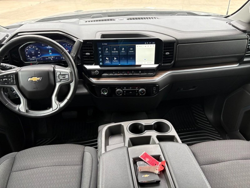 Chevrolet Silverado 1500 Vehicle Full-screen Gallery Image 16
