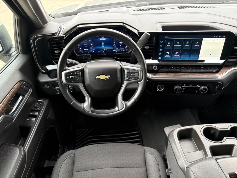 Chevrolet Silverado 1500 Vehicle Full-screen Gallery Image 17
