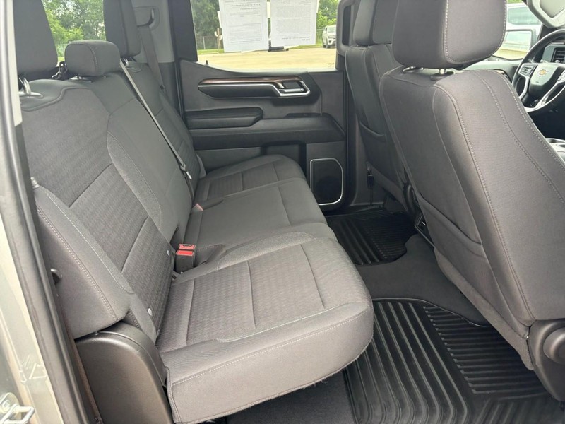 Chevrolet Silverado 1500 Vehicle Full-screen Gallery Image 19