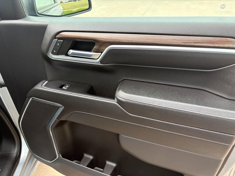 Chevrolet Silverado 1500 Vehicle Full-screen Gallery Image 20