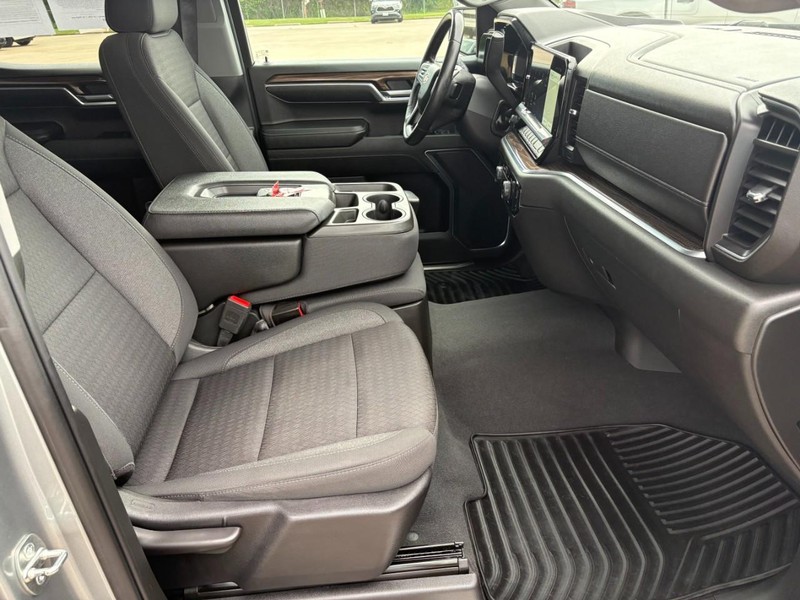 Chevrolet Silverado 1500 Vehicle Full-screen Gallery Image 21