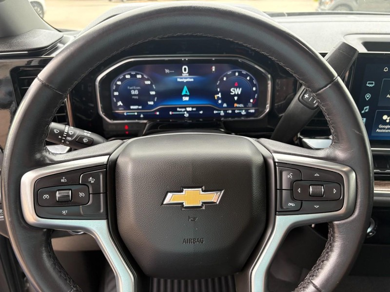 Chevrolet Silverado 1500 Vehicle Full-screen Gallery Image 22