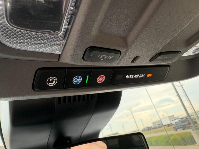 Chevrolet Silverado 1500 Vehicle Full-screen Gallery Image 29