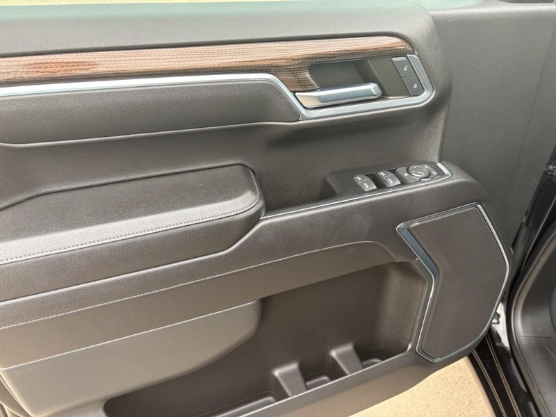 Chevrolet Silverado 1500 Vehicle Full-screen Gallery Image 13