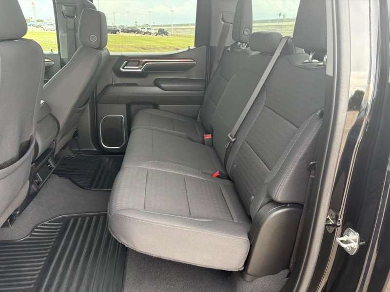 Chevrolet Silverado 1500 Vehicle Full-screen Gallery Image 15