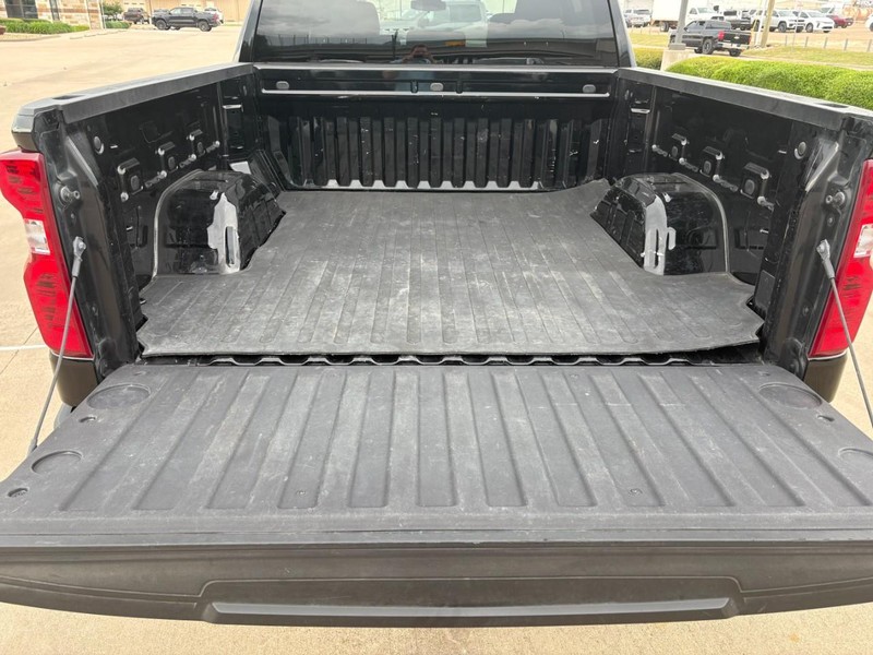 Chevrolet Silverado 1500 Vehicle Full-screen Gallery Image 18