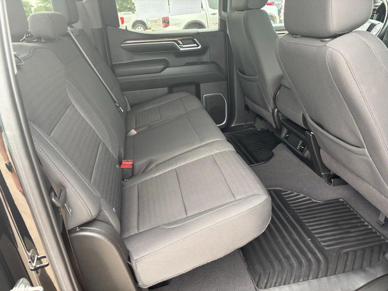 Chevrolet Silverado 1500 Vehicle Full-screen Gallery Image 19