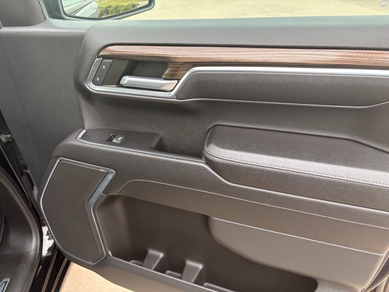 Chevrolet Silverado 1500 Vehicle Full-screen Gallery Image 20