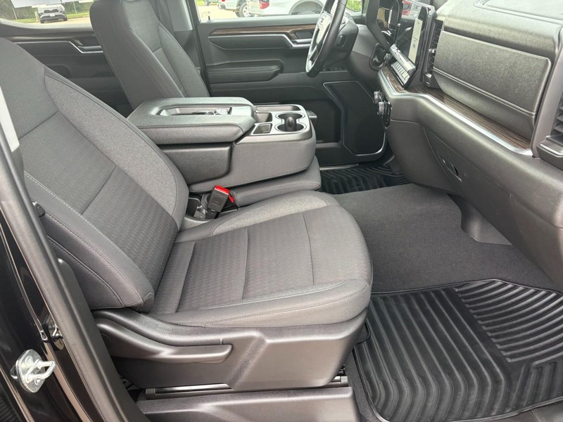 Chevrolet Silverado 1500 Vehicle Full-screen Gallery Image 21