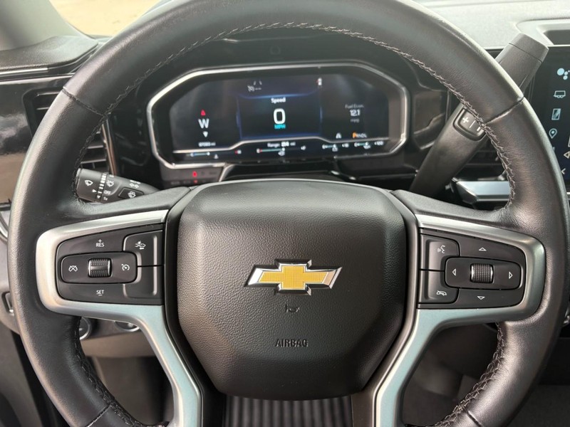 Chevrolet Silverado 1500 Vehicle Full-screen Gallery Image 22
