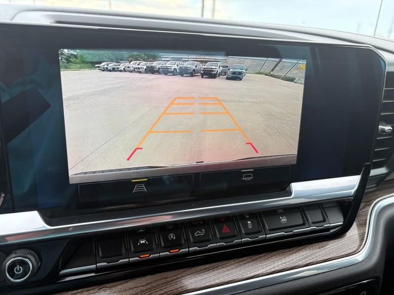 Chevrolet Silverado 1500 Vehicle Full-screen Gallery Image 27