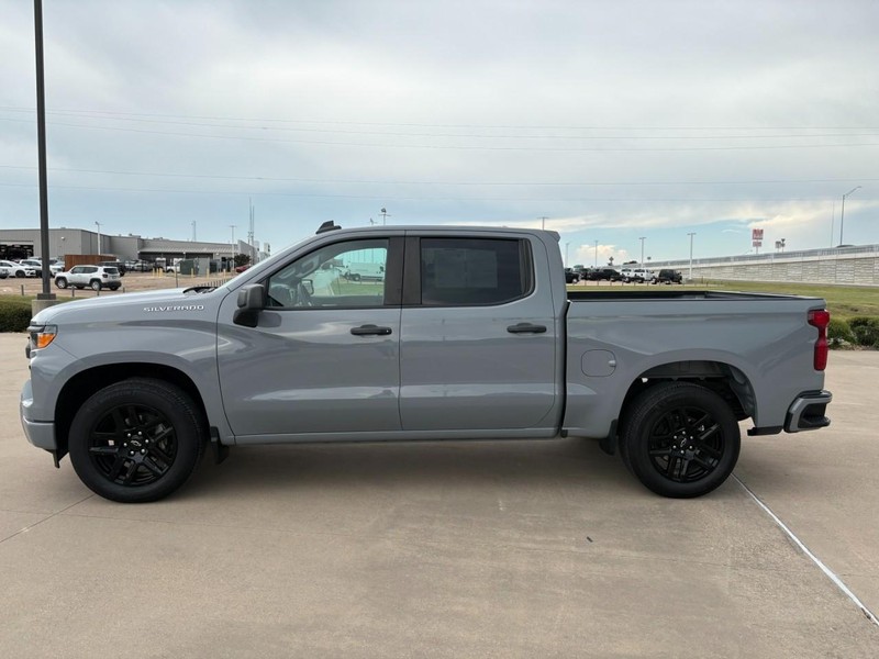 Chevrolet Silverado 1500 Vehicle Full-screen Gallery Image 3