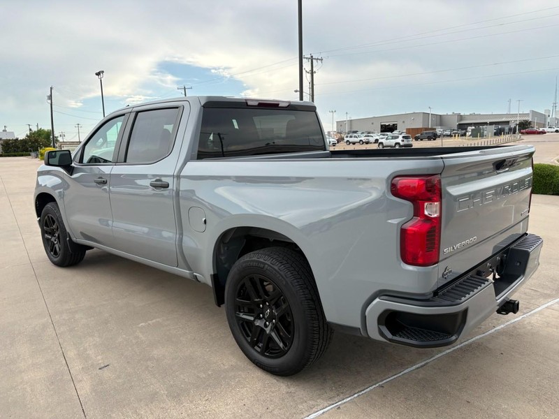 Chevrolet Silverado 1500 Vehicle Full-screen Gallery Image 4