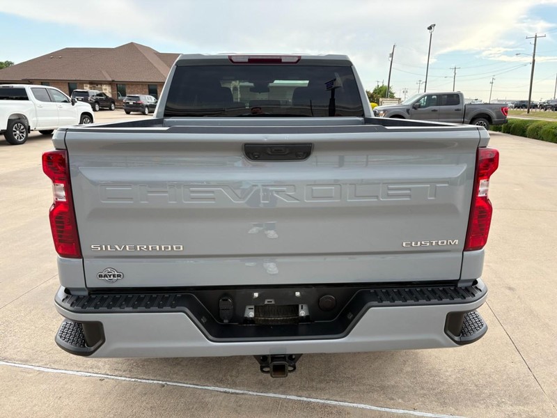 Chevrolet Silverado 1500 Vehicle Full-screen Gallery Image 5