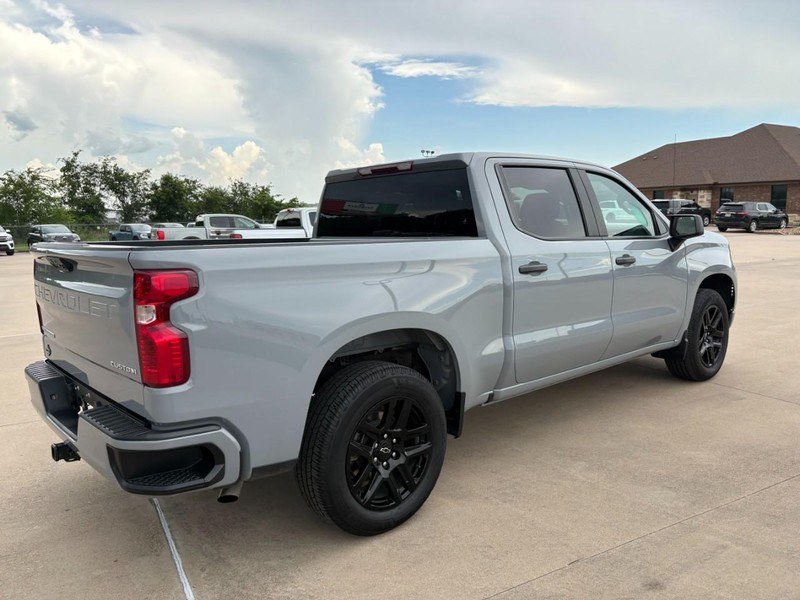 Chevrolet Silverado 1500 Vehicle Full-screen Gallery Image 6