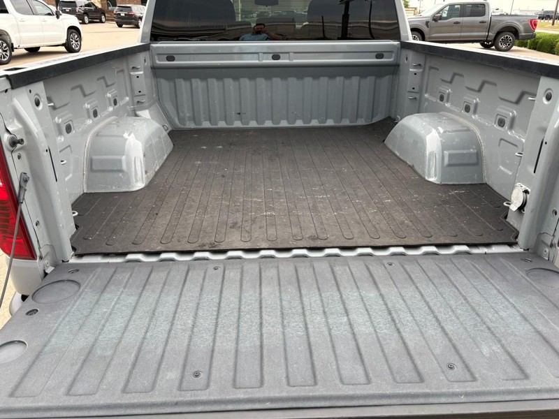 Chevrolet Silverado 1500 Vehicle Full-screen Gallery Image 12