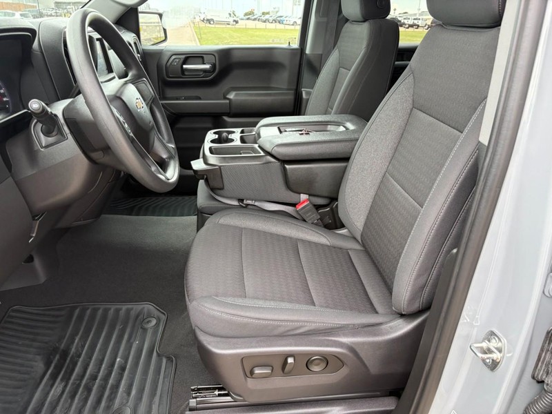 Chevrolet Silverado 1500 Vehicle Full-screen Gallery Image 13