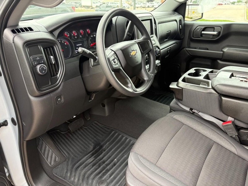 Chevrolet Silverado 1500 Vehicle Full-screen Gallery Image 14