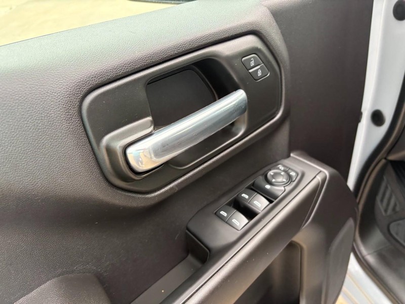 Chevrolet Silverado 1500 Vehicle Full-screen Gallery Image 15