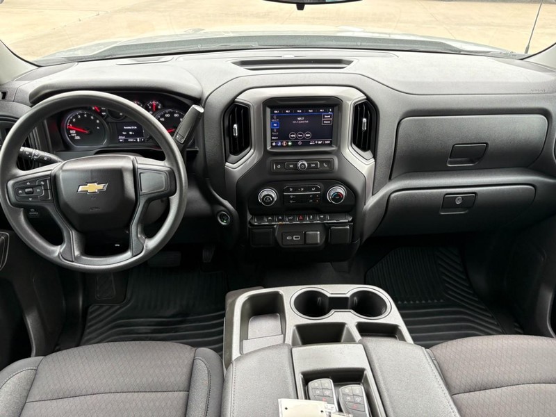 Chevrolet Silverado 1500 Vehicle Full-screen Gallery Image 17