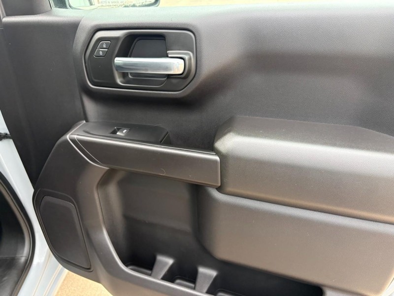 Chevrolet Silverado 1500 Vehicle Full-screen Gallery Image 20