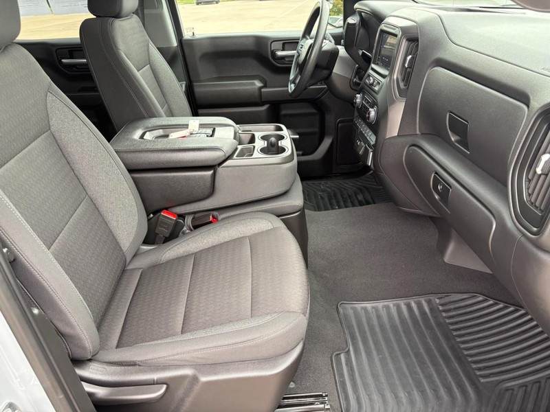 Chevrolet Silverado 1500 Vehicle Full-screen Gallery Image 21